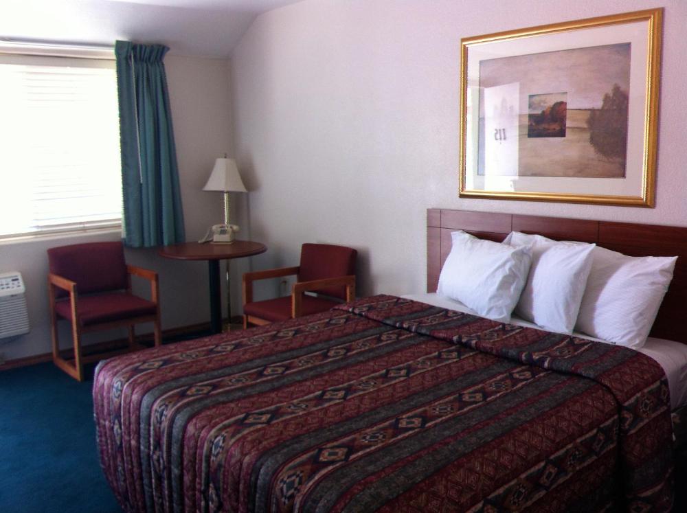 Queen Room interior